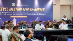 Gubernur Andra Soni memimpin rapat TPID di Serang membahas stabilitas harga dan pasokan pangan menjelang Ramadan.