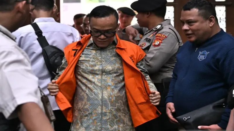 Immanuel “Noel” Ebenezer duduk di kursi terdakwa saat menjalani sidang kasus dugaan korupsi dan gratifikasi sertifikasi K3 di Pengadilan Tipikor Jakarta Pusat.