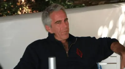 Jeffrey Epstein, pemodal AS yang divonis dalam kasus kejahatan seksual, setelah berkas perkaranya dibuka kembali oleh Departemen Kehakiman AS pada Jumat waktu setempat.