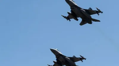 Jet tempur Polandia lepas landas dari pangkalan udara di timur Polandia saat operasi siaga pada 27 Desember 2025.