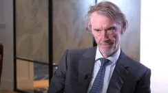 Jim Ratcliffe meminta maaf setelah pernyataannya tentang “Inggris dijajah” memicu kontroversi publik.