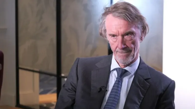 Jim Ratcliffe meminta maaf setelah pernyataannya tentang “Inggris dijajah” memicu kontroversi publik.