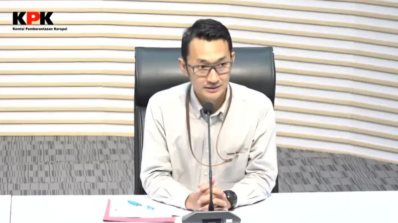 Juru Bicara KPK Budi Prasetyo menyampaikan keterangan pers mengenai operasi tangkap tangan terkait dugaan korupsi proyek APBD di Rejang Lebong.