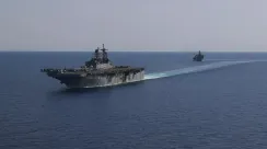 Kapal induk USS Abraham Lincoln memimpin armada angkatan laut AS yang menuju kawasan Teluk Persia di tengah upswing ketegangan dengan Iran.