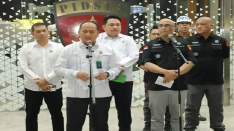 Kapuspenkum Kejagung Anang Supriatna memberikan keterangan pers terkait kasus dugaan korupsi ekspor CPO yang disamarkan sebagai POME.