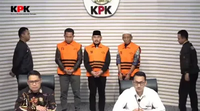 KPK menetapkan tiga tersangka dalam kasus dugaan suap proyek di Pemerintah Kabupaten Bekasi.