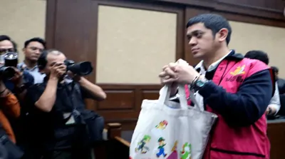 Kerry Andrianto Riza usai menjalani sidang di Pengadilan Tipikor Jakarta terkait kasus dugaan korupsi tata kelola minyak mentah dan produk kilang.