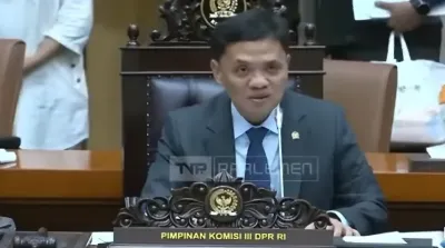Ketua Komisi III DPR Habiburokhman meminta polisi mengusut tuntas penyiraman air keras terhadap aktivis KontraS Andrie Yunus.