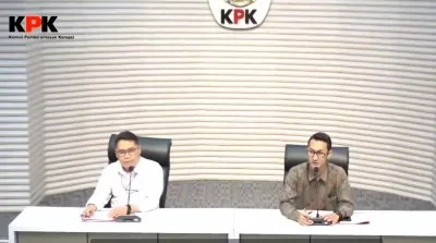 Plt Deputi Penindakan dan Eksekusi KPK Asep Guntur Rahayu bersama Juru Bicara KPK Budi Prasetyo memberikan keterangan pers terkait penahanan Kepala Seksi Intelijen Cukai DJBC di Gedung Merah Putih KPK, Jakarta.