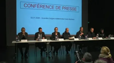 Para pejabat Swiss memberikan keterangan pers di Kota Sion mengenai penyelidikan kebakaran bar Le Constellation di Crans-Montana, Jumat (2/1/2026). Hadir antara lain Jaksa Agung Valais Beatrice Pilloud, Kepala Pemerintahan Lokal Mathias Reynard, dan sejumlah pejabat keamanan serta medis Valais.