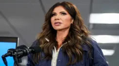 Kristi Noem, mantan Menteri Keamanan Dalam Negeri Amerika Serikat, yang digantikan oleh Senator Markwayne Mullin pada 2026.