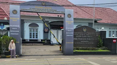 Tampak depan bangunan Lapas Pemuda Kelas IIA Tangerang di Banten yang menjadi sorotan terkait kasus dugaan peredaran narkotika di dalam lapas.