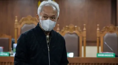 Luhur Budi Djatmiko berjalan keluar ruang sidang Pengadilan Tipikor Jakarta usai mengikuti pembacaan tuntutan pada Selasa, 3 Februari 2026.