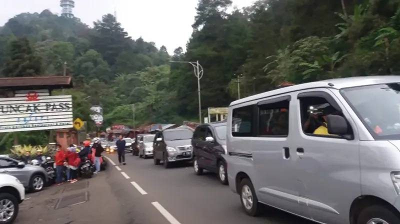 MACET-PUNCAK