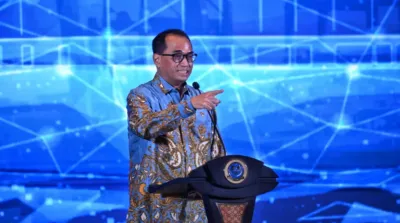 Potret Mantan Menteri Perhubungan Budi Karya Sumadi saat menghadiri agenda resmi, terkait pemeriksaan KPK dalam kasus dugaan korupsi proyek jalur rel kereta api DJKA.