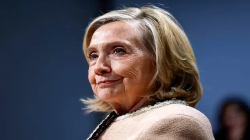 Hillary Clinton berbicara di depan House Oversight Committee saat memberikan kesaksian mengenai kasus Jeffrey Epstein.