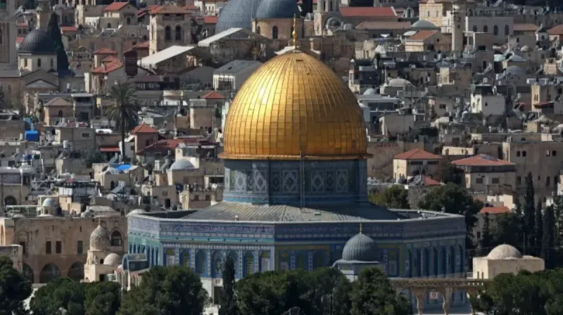 Masjid Al-Aqsa di Yerusalem Timur yang menjadi pusat ketegangan setelah Israel menutup akses bagi jemaah Muslim selama Ramadan.