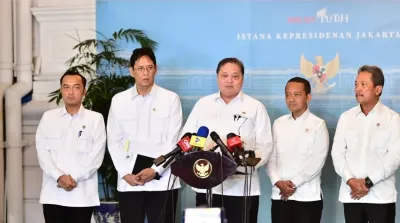 Airlangga Hartarto menyampaikan keterangan pers di Istana Kepresidenan Jakarta terkait pertumbuhan ekonomi Indonesia kuartal pertama 2026 yang tetap stabil.