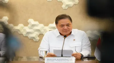 Menko Perekonomian Airlangga Hartarto menjelaskan kenaikan harga avtur dan dampaknya terhadap harga tiket pesawat.