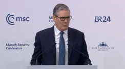 Keir Starmer berbicara di Konferensi Keamanan Munich, menegaskan Inggris siap berperang di bawah bendera NATO dan mengerahkan kapal induk ke Kutub Utara.