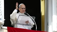 Paus Leo menyerukan penghentian perang Iran dan meminta dunia membuka dialog demi perdamaian saat doa Angelus di Vatikan.
