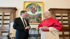 Paus Leo XIV menerima Presiden Israel Isaac Herzog dalam audiensi resmi di Vatikan.