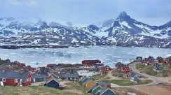 Pemandangan alam Greenland dengan fjord dan lapisan es Arktik, wilayah strategis yang menjadi sorotan Amerika Serikat, Eropa, Rusia, dan China.