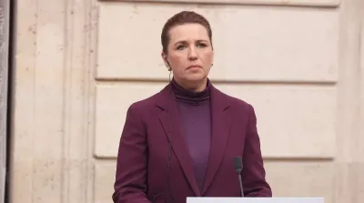 Perdana Menteri Denmark Mette Frederiksen saat memberikan konferensi pers di Istana Élysée, Paris, sebelum makan siang kerja dengan Presiden Prancis dan Perdana Menteri Greenland, 28 Januari 2026.
