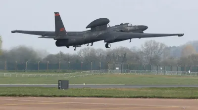 Pesawat pengintai U-2 Angkatan Udara AS lepas landas dari pangkalan RAF Fairford di Inggris untuk misi militer.