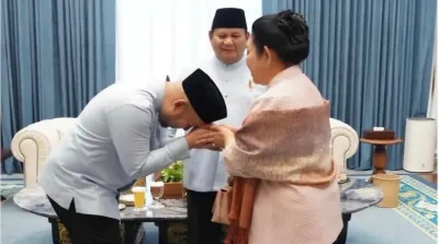 Prabowo Subianto bersama Titiek Soeharto dan Didit Hediprasetyo saat merayakan Idulfitri 1447 Hijriah bersama keluarga.