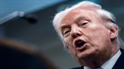 Presiden Amerika Serikat Donald Trump berbicara kepada wartawan terkait ketegangan dengan Iran di Gedung Putih, Washington.
