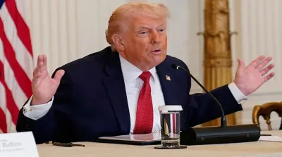 Presiden Amerika Serikat Donald Trump berbicara kepada wartawan di Gedung Putih mengenai isu Greenland dan keamanan nasional.