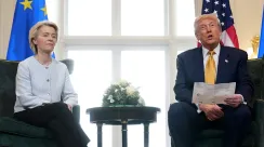 Donald Trump dan Ursula von der Leyen usai penandatanganan awal perjanjian perdagangan Uni Eropa–AS di Brussels.