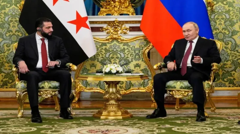 Vladimir Putin bertemu Presiden Suriah Ahmed al-Sharaa di Kremlin, Moskow.