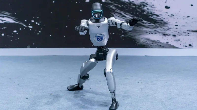 Robot Unitree menampilkan gerakan bela diri dalam demonstrasi teknologi di Guangzhou, Guangdong, 5 Desember 2025.