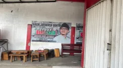 Gedung rumah aspirasi Bupati Lebak Hasbi Jayabaya di Rangkasbitung yang disegel dan dikosongkan dari berbagai barang.