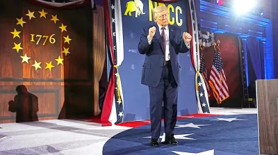 Presiden Amerika Serikat Donald Trump menari setelah berpidato dalam acara penggalangan dana NRCC di Washington.