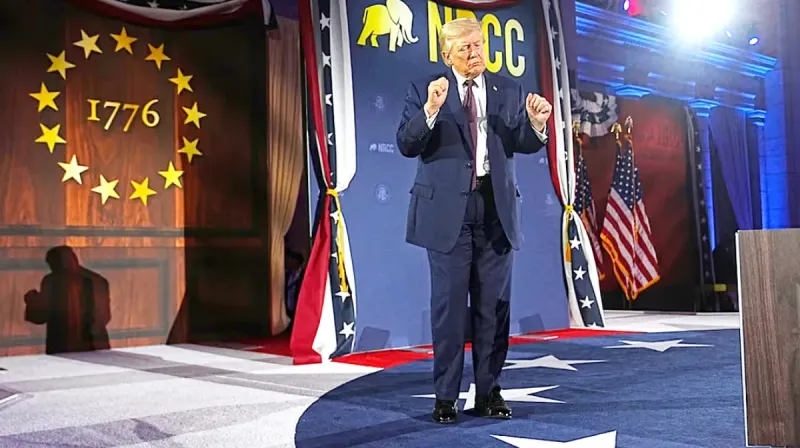 Presiden Amerika Serikat Donald Trump menari setelah berpidato dalam acara penggalangan dana NRCC di Washington.