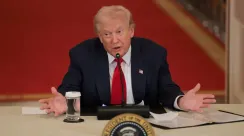 Donald Trump menyampaikan ultimatum kepada Iran untuk menyerah tanpa syarat dalam konflik Timur Tengah.