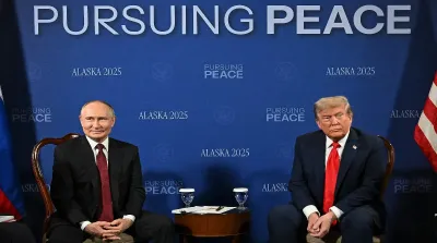 Donald Trump dan Vladimir Putin menghadiri pertemuan di Pangkalan Gabungan Elmendorf-Richardson, Anchorage, Alaska, pada 15 Agustus 2025.