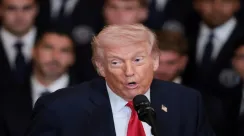 Donald Trump berbicara di Gedung Putih mengenai operasi militer Amerika Serikat terhadap Iran dalam konflik Timur Tengah.