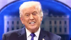 Presiden Amerika Serikat Donald Trump menyampaikan pengumuman tarif global 10 persen di Gedung Putih.