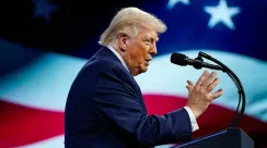 Presiden Amerika Serikat Donald Trump berpidato dalam acara di Miami membahas konflik Iran dan kebijakan luar negeri Amerika Serikat.