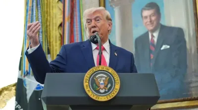 Presiden Amerika Serikat Donald Trump berbicara kepada wartawan di Gedung Putih terkait konflik Iran dan rencana perundingan damai.