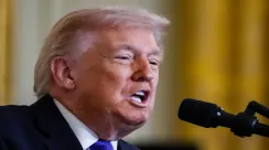 Presiden Amerika Serikat Donald Trump berbicara kepada media terkait kebijakan militer AS dan perkembangan konflik di Timur Tengah.