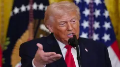 Presiden AS Donald Trump menyampaikan pidato pada acara Bulan Sejarah Wanita di Ruang Timur Gedung Putih, Washington, 12 Maret 2026.