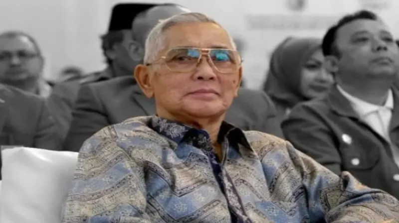 Potret Jenderal TNI (Purn.) Try Sutrisno saat menjabat Wakil Presiden Republik Indonesia periode 1993–1998.