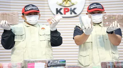 Uang Rp2,6 miliar sebagai barang bukti hasil OTT KPK kasus dugaan setoran jabatan di Pati.