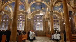 Umat Kristen mengikuti Misa Minggu Palma di Gereja Semua Bangsa Yerusalem yang dipimpin Kardinal Pierbattista Pizzaballa.