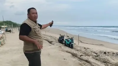 dprd pantai lebak